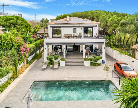 VILLA ACOGEDORA EN VENTA EN RÍO REAL, MARBELLA