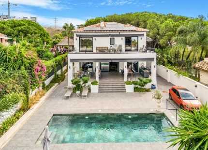 VILLA ACOGEDORA EN VENTA EN RÍO REAL, MARBELLA