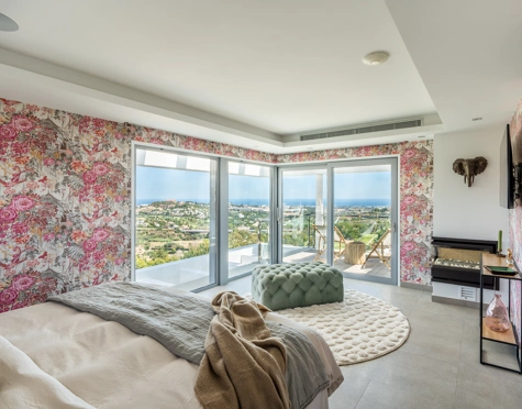 Villa en venta en El Herrojo, Benahavis