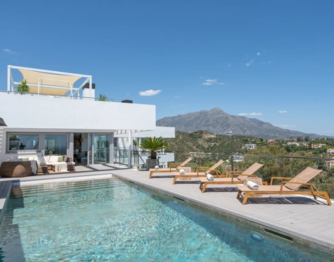 Villa en venta en El Herrojo, Benahavis
