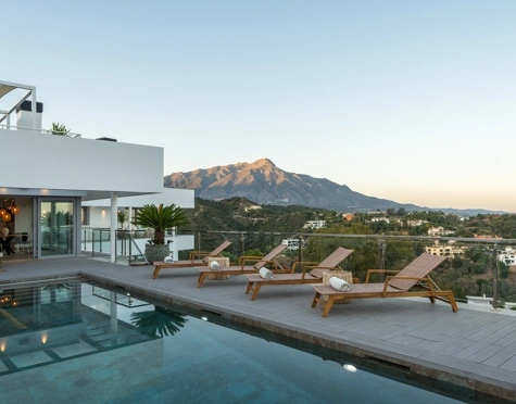 Villa en venta en El Herrojo, Benahavis