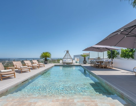 Villa en venta en El Herrojo, Benahavis