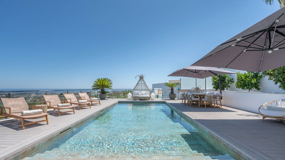Villa en venta en El Herrojo, Benahavis