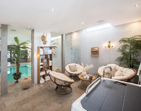 Villa en venta en El Herrojo, Benahavis