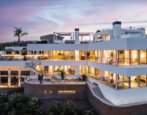 Villa en venta en El Herrojo, Benahavis