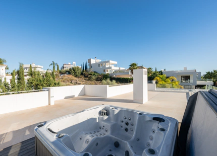 IMPRESIONANTE VILLA CONTEMPORÁNEA EN VENTA EN NUEVA ANDALUCÍA, MARBELLA