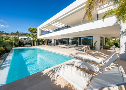 IMPRESIONANTE VILLA CONTEMPORÁNEA EN VENTA EN NUEVA ANDALUCÍA, MARBELLA