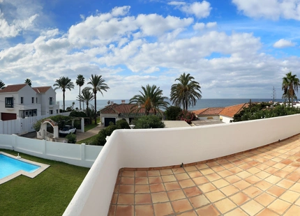 UNIQUE SECOND-LINE BEACH VILLA TO REFORM FOR SALE IN MARBESA