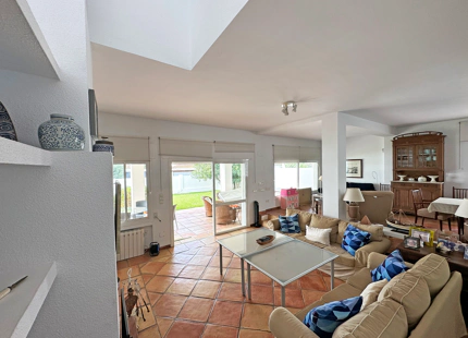 UNIQUE SECOND-LINE BEACH VILLA TO REFORM FOR SALE IN MARBESA