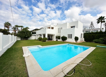 UNIQUE SECOND-LINE BEACH VILLA TO REFORM FOR SALE IN MARBESA