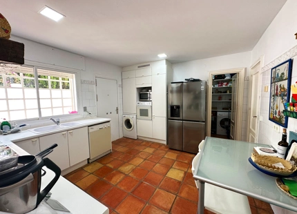 UNIQUE SECOND-LINE BEACH VILLA TO REFORM FOR SALE IN MARBESA