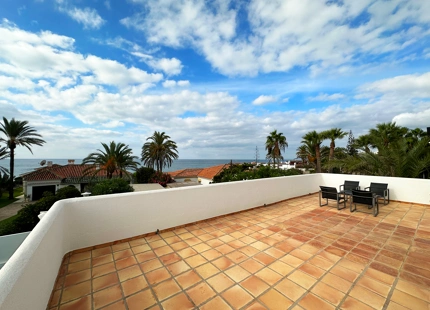 UNIQUE SECOND-LINE BEACH VILLA TO REFORM FOR SALE IN MARBESA