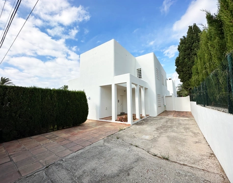 Villa for sale in Marbesa, Marbella Este