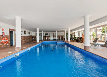 APARTAMENTO DE 2 DORMITORIOS CON IMPRESIONANTES VISTAS AL MEDITERRÁNEO EN VENTA EN ESTEPONA