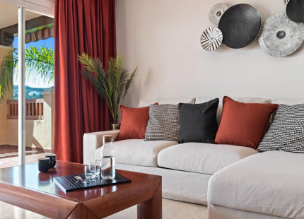 APARTAMENTO DE 2 DORMITORIOS CON IMPRESIONANTES VISTAS AL MEDITERRÁNEO EN VENTA EN ESTEPONA