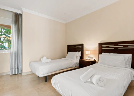APARTAMENTO DE 2 DORMITORIOS CON IMPRESIONANTES VISTAS AL MEDITERRÁNEO EN VENTA EN ESTEPONA