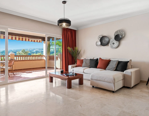 APARTAMENTO DE 2 DORMITORIOS CON IMPRESIONANTES VISTAS AL MEDITERRÁNEO EN VENTA EN ESTEPONA