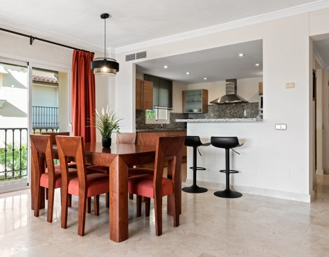 Apartamento en venta en Nueva Atalaya, Estepona East