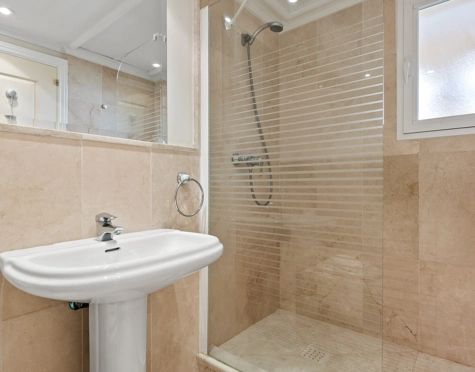 Apartamento en venta en Nueva Atalaya, Estepona East