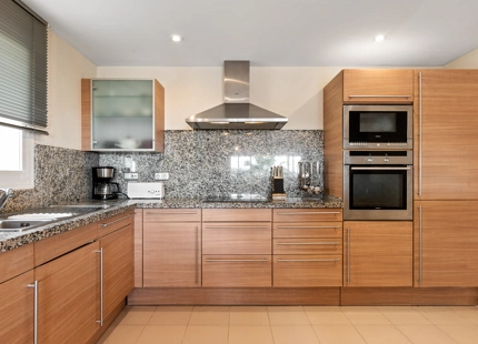 APARTAMENTO DE 2 DORMITORIOS CON IMPRESIONANTES VISTAS AL MEDITERRÁNEO EN VENTA EN ESTEPONA