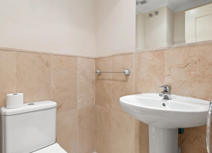 APARTAMENTO DE 2 DORMITORIOS CON IMPRESIONANTES VISTAS AL MEDITERRÁNEO EN VENTA EN ESTEPONA