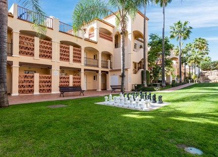 APARTAMENTO DE 2 DORMITORIOS CON IMPRESIONANTES VISTAS AL MEDITERRÁNEO EN VENTA EN ESTEPONA