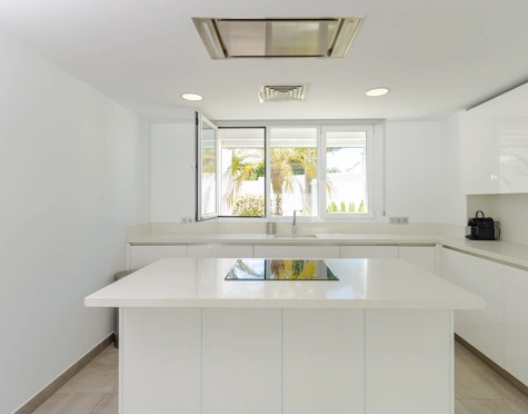 Villa for sale in Nueva Andalucia, Marbella