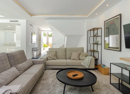VILLA TOTALMENTE RENOVADA EN VENTA EN EL CORAZÓN DE NUEVA ANDALUCÍA, MARBELLA