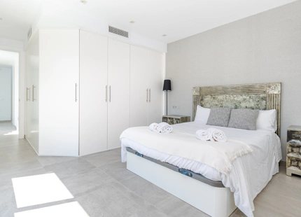 VILLA TOTALMENTE RENOVADA EN VENTA EN EL CORAZÓN DE NUEVA ANDALUCÍA, MARBELLA