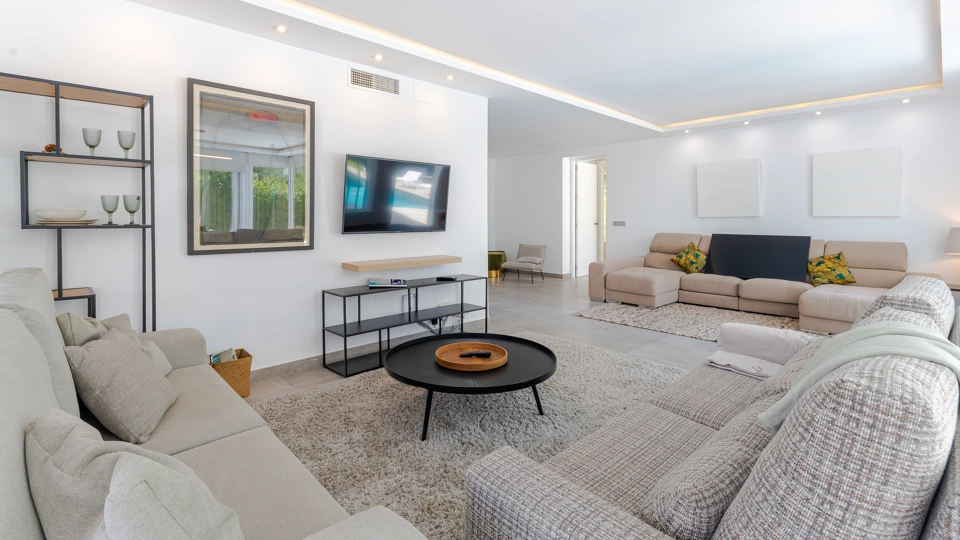 Villa en venta en Nueva Andalucia, Marbella