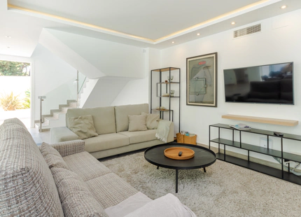 VILLA TOTALMENTE RENOVADA EN VENTA EN EL CORAZÓN DE NUEVA ANDALUCÍA, MARBELLA