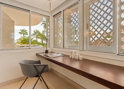 APARTAMENTO ELEGANTE CON VISTAS AL MAR EN EL GOLDEN MILE, MARBELLA