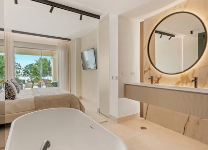 APARTAMENTO ELEGANTE CON VISTAS AL MAR EN EL GOLDEN MILE, MARBELLA