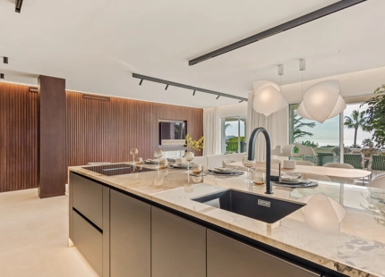 APARTAMENTO ELEGANTE CON VISTAS AL MAR EN EL GOLDEN MILE, MARBELLA