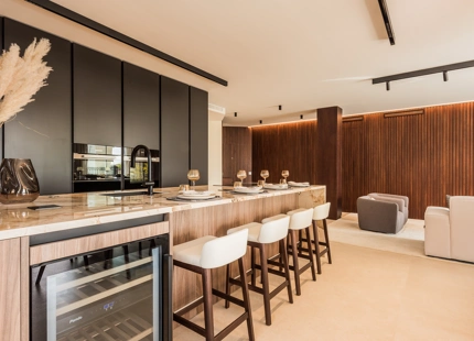 APARTAMENTO ELEGANTE CON VISTAS AL MAR EN EL GOLDEN MILE, MARBELLA