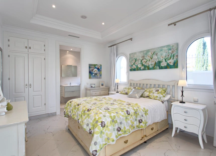 SPLENDID MANSION WITH PANORAMIC VIEWS FOR SALE IN BENAHAVIS