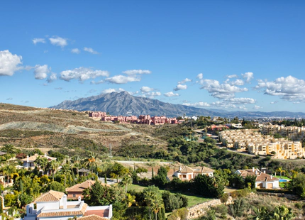 SPLENDID MANSION WITH PANORAMIC VIEWS FOR SALE IN BENAHAVIS