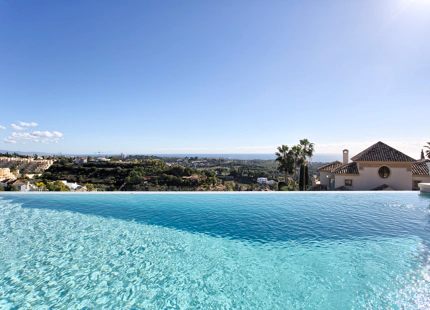 SPLENDID MANSION WITH PANORAMIC VIEWS FOR SALE IN BENAHAVIS