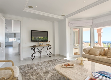 SPLENDID MANSION WITH PANORAMIC VIEWS FOR SALE IN BENAHAVIS