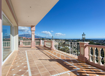 SPLENDID MANSION WITH PANORAMIC VIEWS FOR SALE IN BENAHAVIS