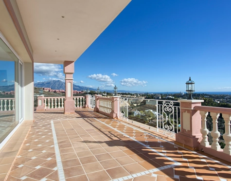 Villa en venta en Los Flamingos Golf, Benahavis