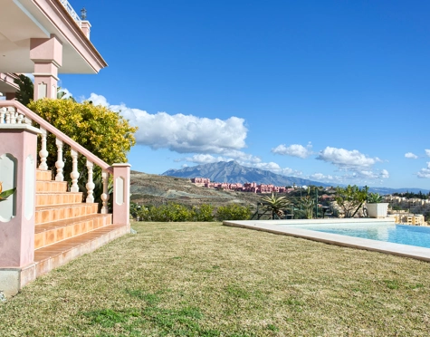 Villa en venta en Los Flamingos Golf, Benahavis