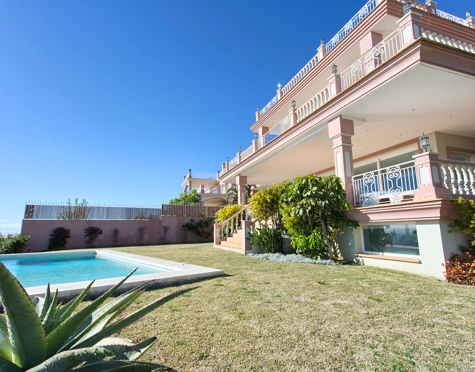 Villa en venta en Los Flamingos Golf, Benahavis