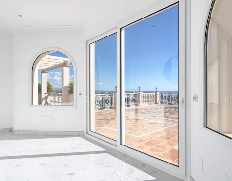 Villa en venta en Los Flamingos Golf, Benahavis