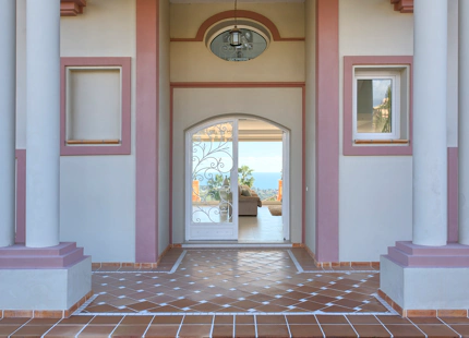 SPLENDID MANSION WITH PANORAMIC VIEWS FOR SALE IN BENAHAVIS