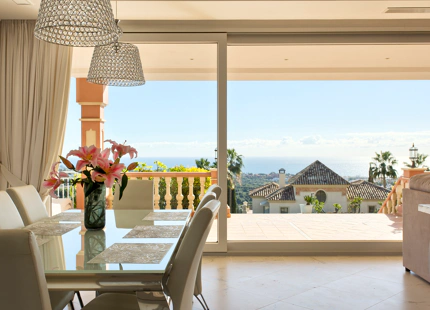 SPLENDID MANSION WITH PANORAMIC VIEWS FOR SALE IN BENAHAVIS