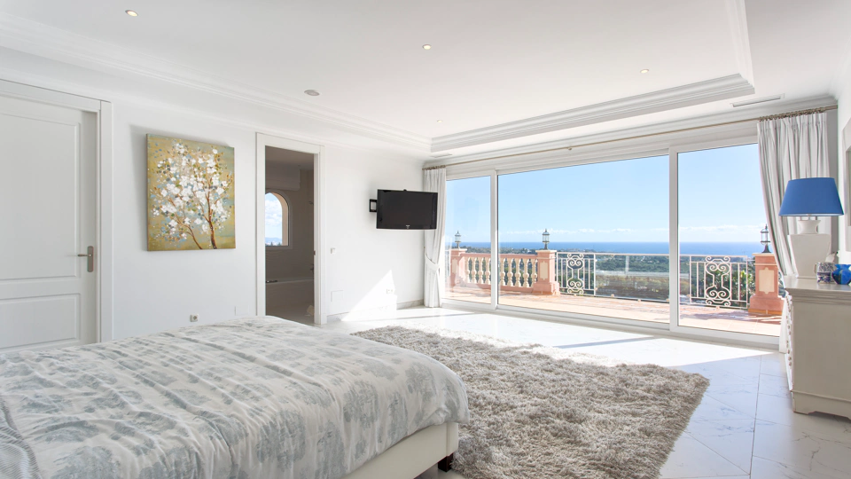 Villa for sale in Los Flamingos Golf, Benahavis