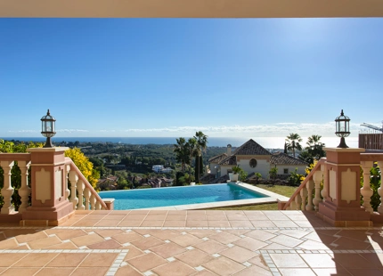 SPLENDID MANSION WITH PANORAMIC VIEWS FOR SALE IN BENAHAVIS