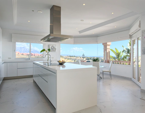 Villa en venta en Los Flamingos Golf, Benahavis