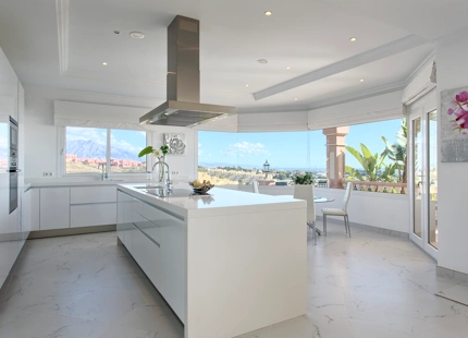 SPLENDID MANSION WITH PANORAMIC VIEWS FOR SALE IN BENAHAVIS